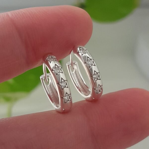 Aros huggies mini con brillo estrellitas – Laminados