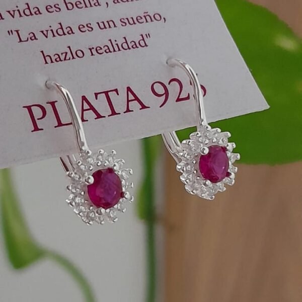 Aros cierre brizura piedra fucsia con borde textura - Plata 925
