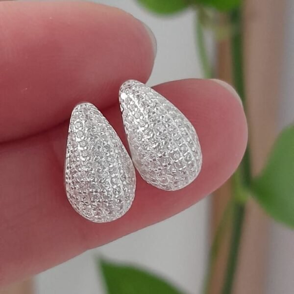 Aros pasantes gota con textura - Plata 925