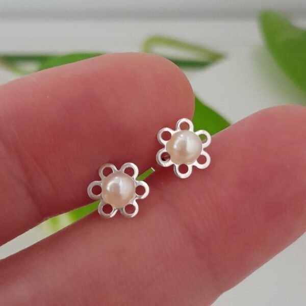 Aros abridores mini perlas con forma de flor - Plata 925