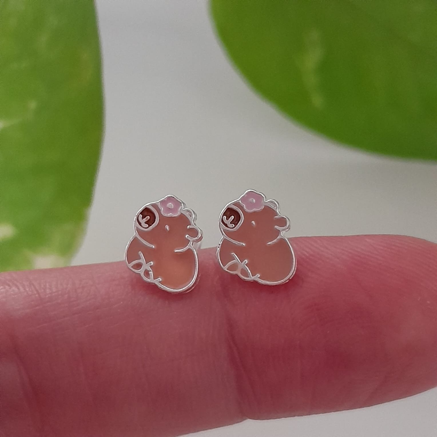 Aros abridores esmaltados mini capibara - Plata 925