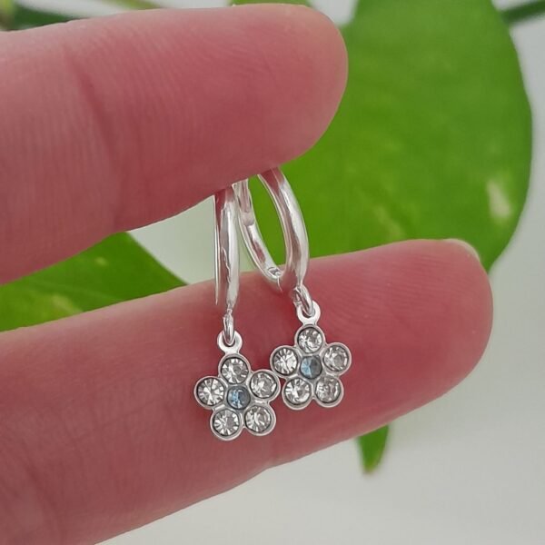 Aros cierre huggies con cubic flor brillo - Laminados