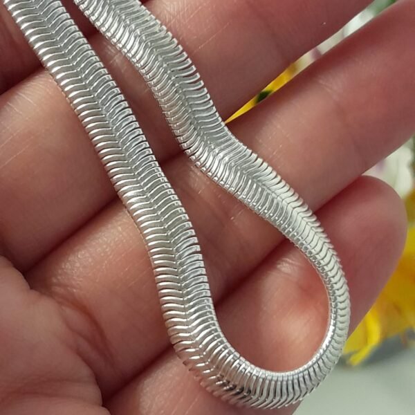 Cadena chata serpiente laminada