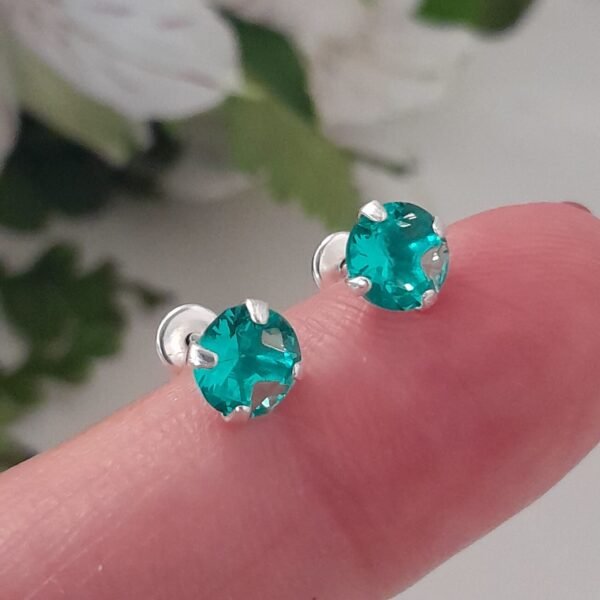 Abridor engarzado verde esmeralda