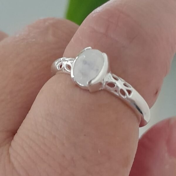 Anillo de plata 925 con piedra lunar