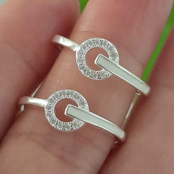 Anillo de plata 925 diseño circular con cúbics engarzados