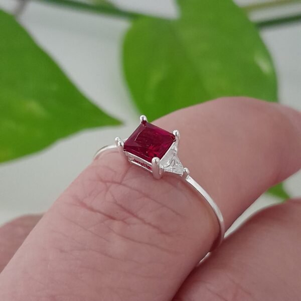 Cuadrado brillo rojo-anillo italiano