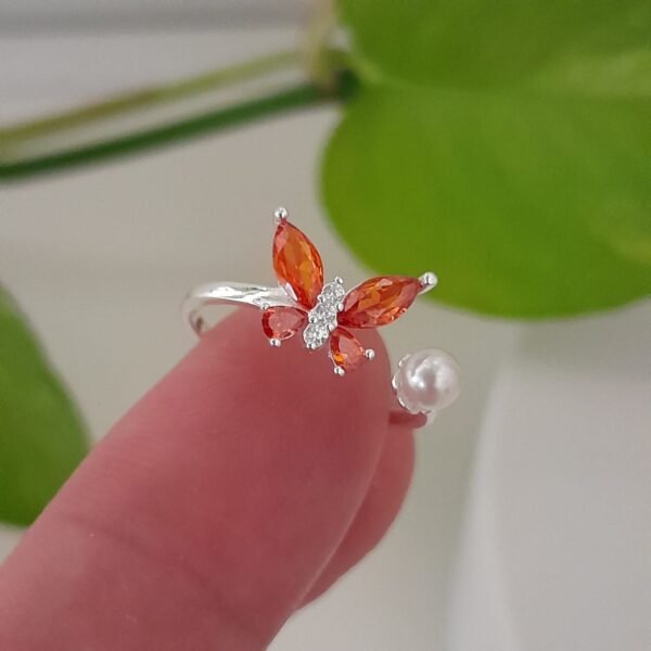 Mariposa naranja ajustable y perla-anillo italiano