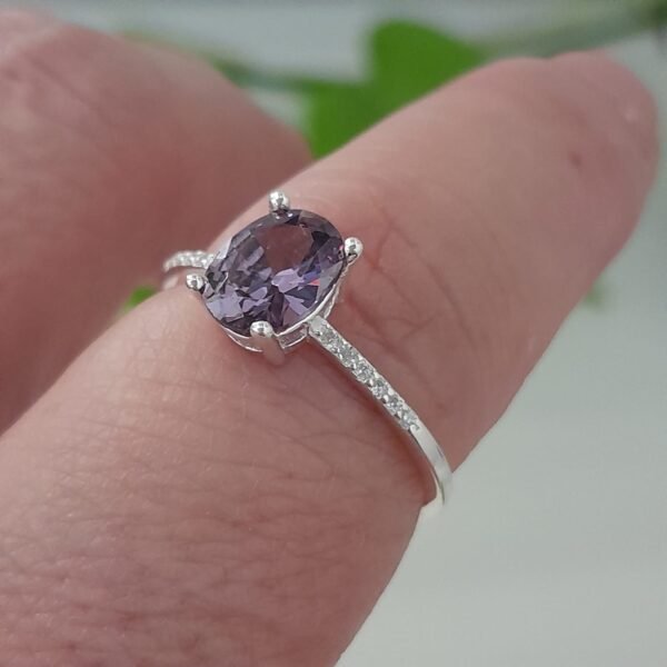 Brillo ovalado violeta-anillo italiano