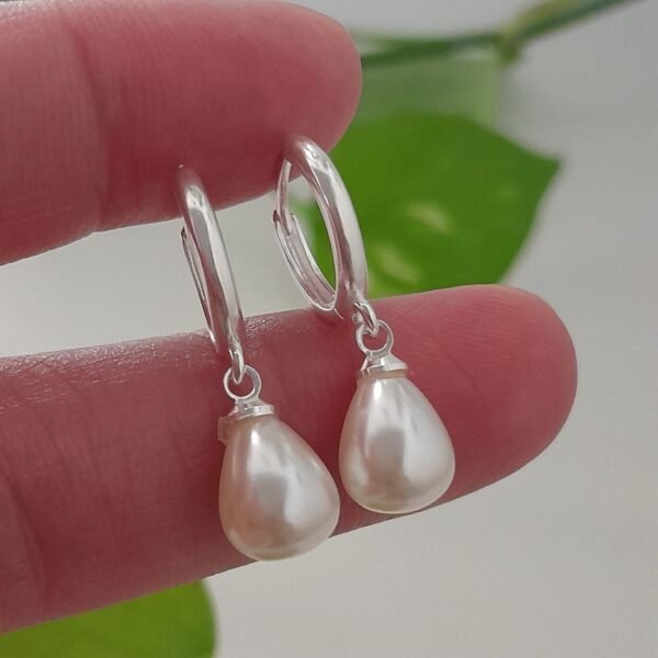 Huggies con gota de perla-argolla laminada