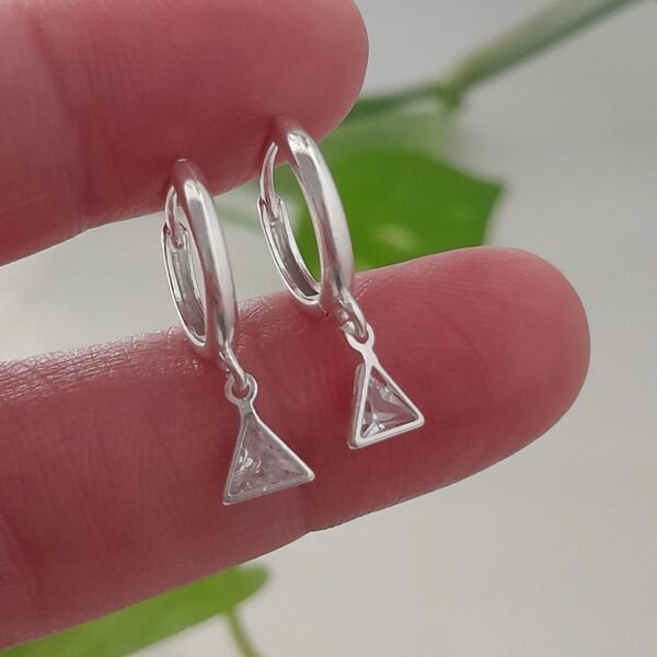 Huggies con triángulo de cubic colgante-argolla italiana