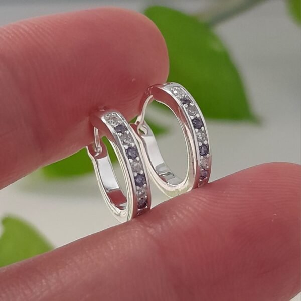 Brillo blanco y violeta-argolla italiana