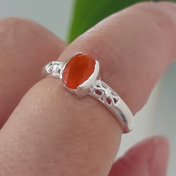 Anillo de plata 925 con piedra de cornalina natural