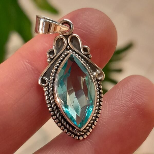 Colgante de plata 925 con piedra preciosa azul