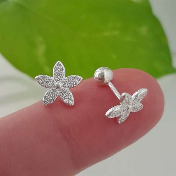 Flor a rosca y piercing-aro italiano