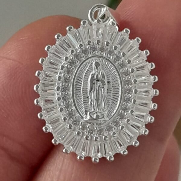 Dije de la virgen de guadalupe de plata 925 con circonias incrustadas