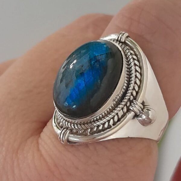 Anillo de plata 925 con una piedra natural labradorita