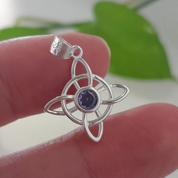 Nudo de bruja violeta-dije italiano