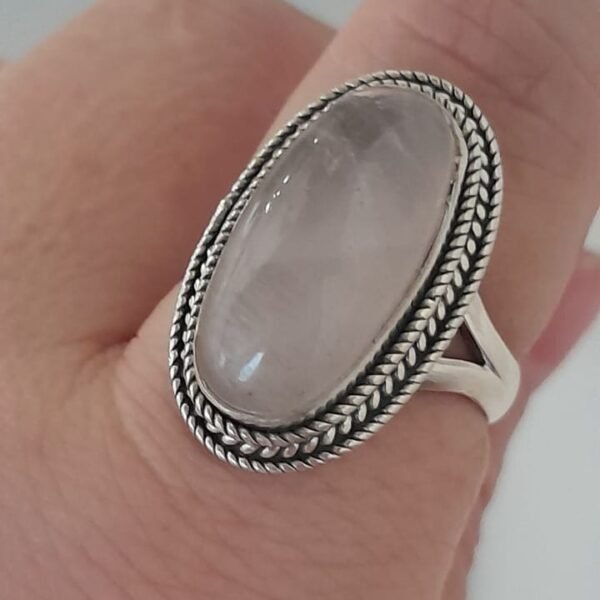 Anillo de plata 925 con una piedra de cuarzo