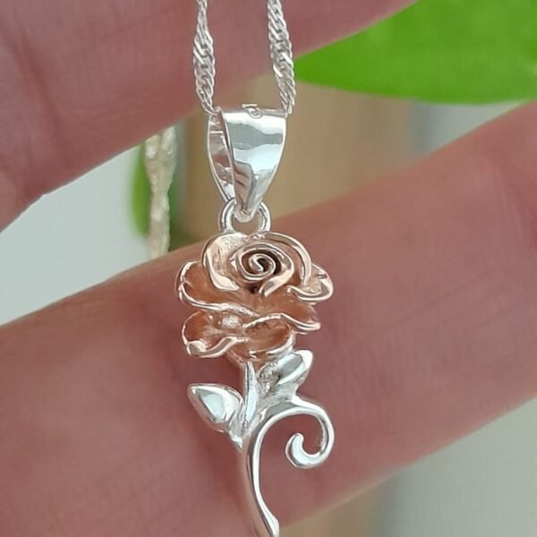 Rosa plata rosé-dije italiano