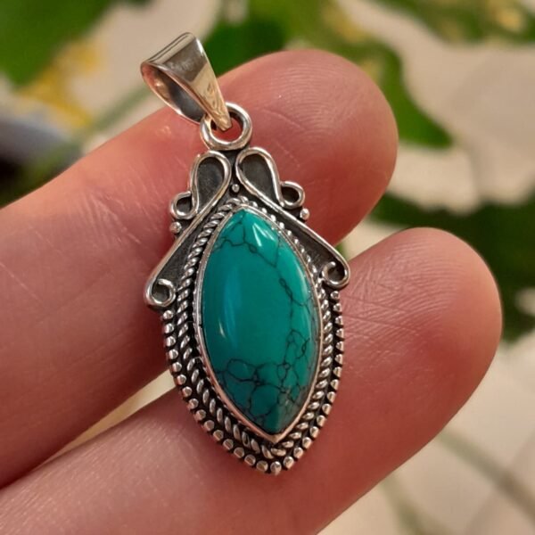 Colgante de turquesa hecho en plata 925