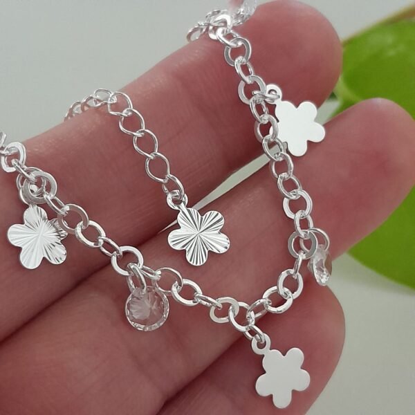 Pulsera laminada dijes flor lisa con brillos y extensor
