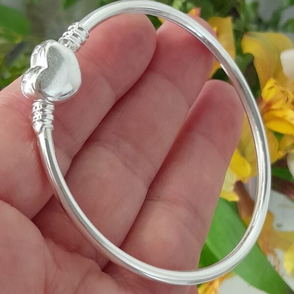 Pulsera pandora rigida cierre corazon