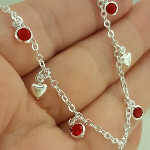 Chocker laminado con corazones lisos y cubic rojo