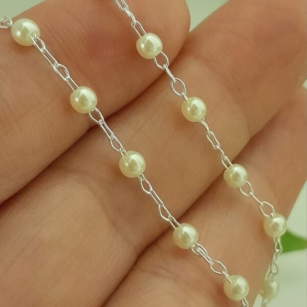 Cadena laminada con perlas