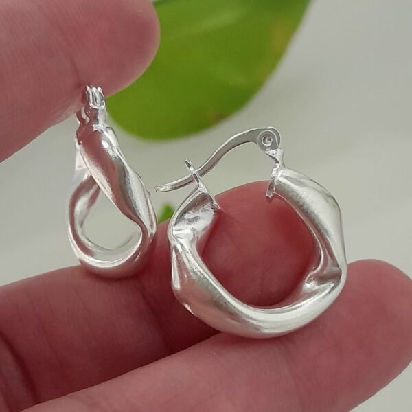 Argollas infladas laminada diseño doblado