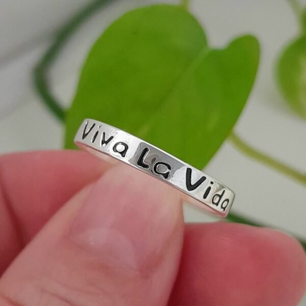 Anillo italiano grabado viva la vida