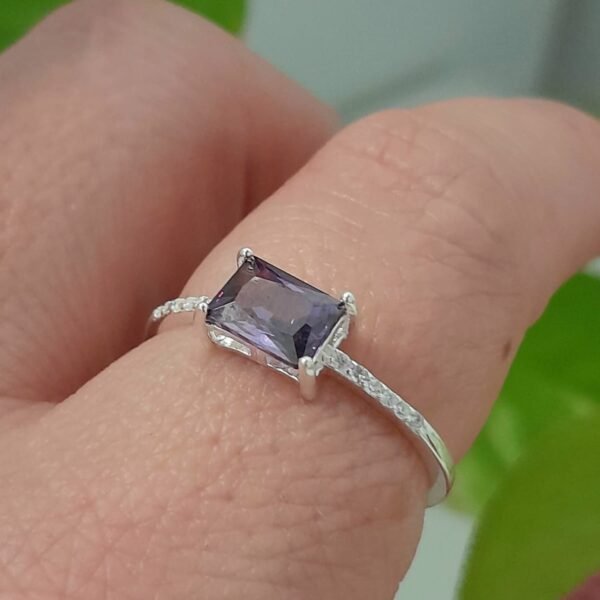 Anillo italiano cubic violeta