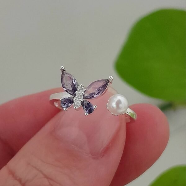 Anillo italiano mariposa violeta y perla ajustable