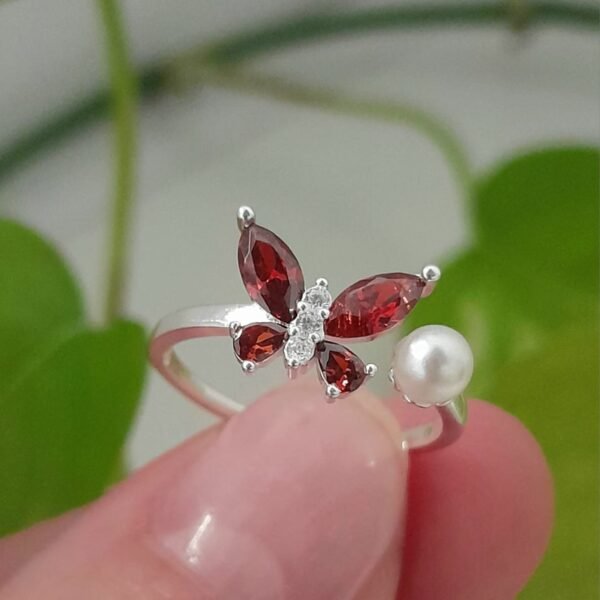 Anillo italiano ajustable mariposa cubic rojo y perla