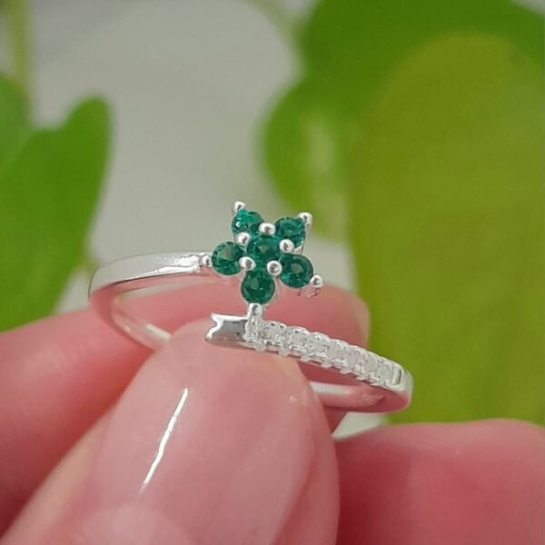 Anilllo italiano flor con cubic verde