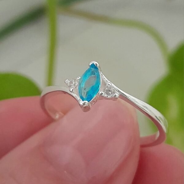 Anillo italiano cubic celeste pequeño