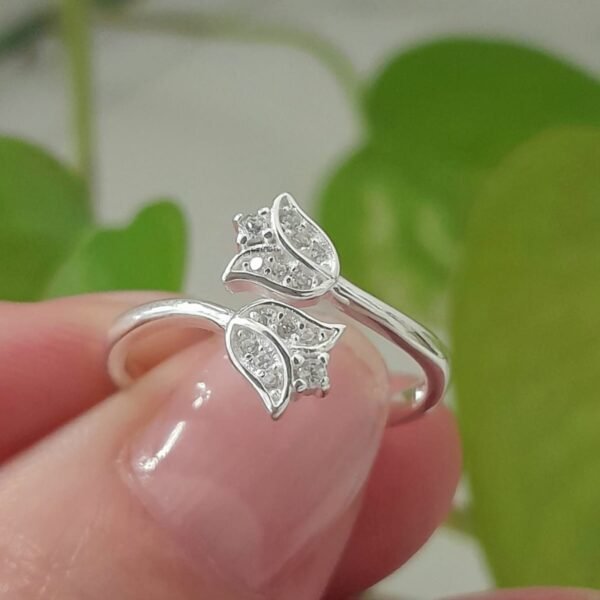 Anillo italiano flor ajustable con cubic