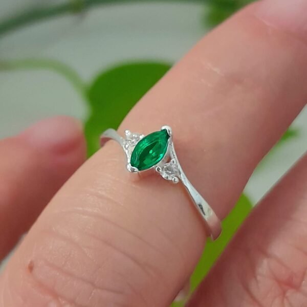 Anillo italiano cubic pequeño verde