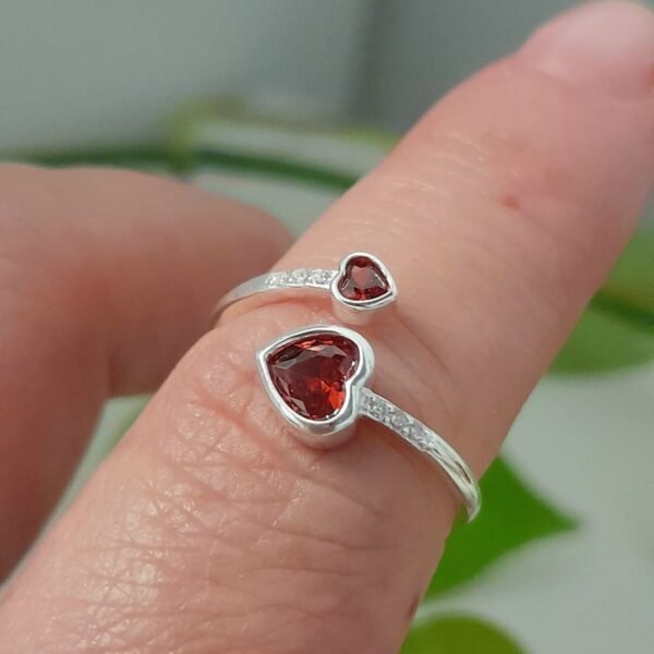 Anillo italiano dos corazones ajustable con cubic rojo
