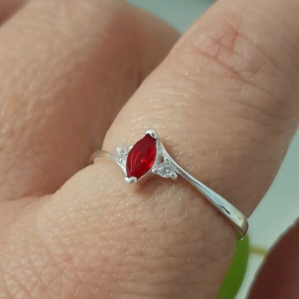 Anillo italiano cubic rojo pequeño