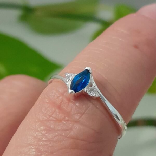Anillo italiano cubic azul pequeño
