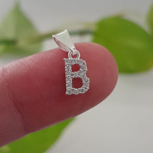 Inicial B laminada con brillo