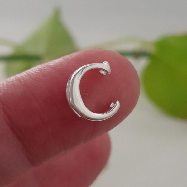 Inicial C laminada pasante lisa