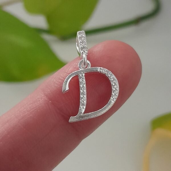 Inicial D italiana con brillo