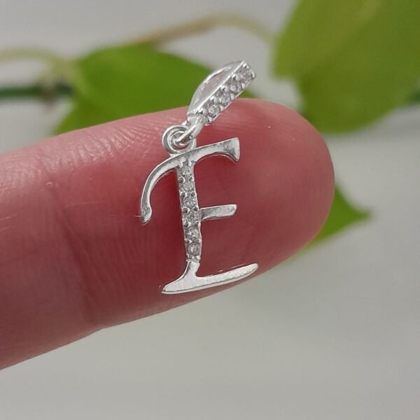 Inicial E italiana con brillo