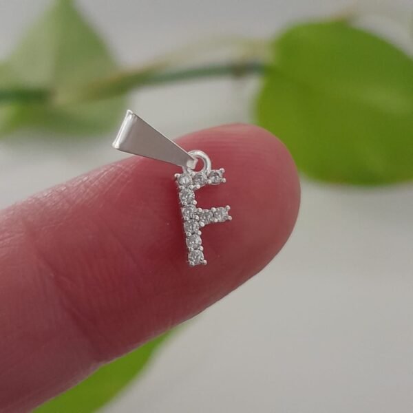 Inicial F laminada con brillo