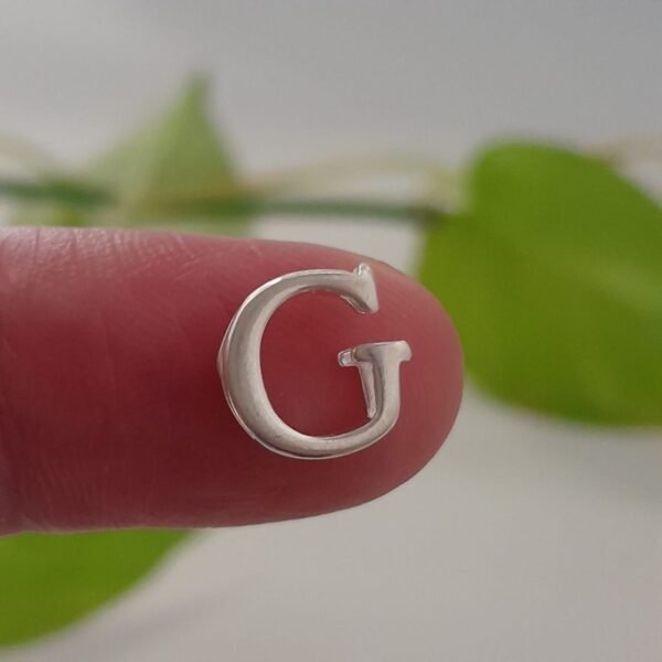 Inicial G laminada pasante liso