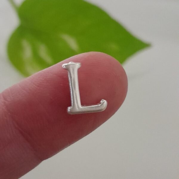 Inicial L laminada pasante liso