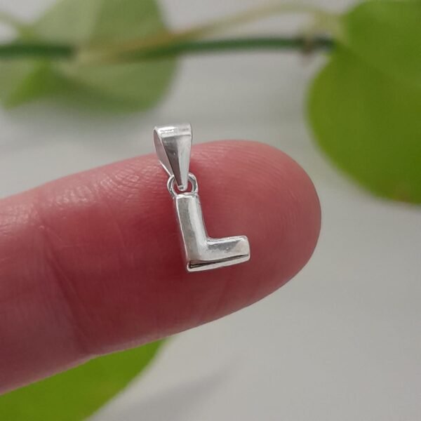 Inicial L italiana lisa