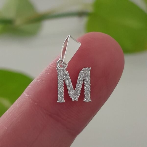 Inicial M laminada con brillo